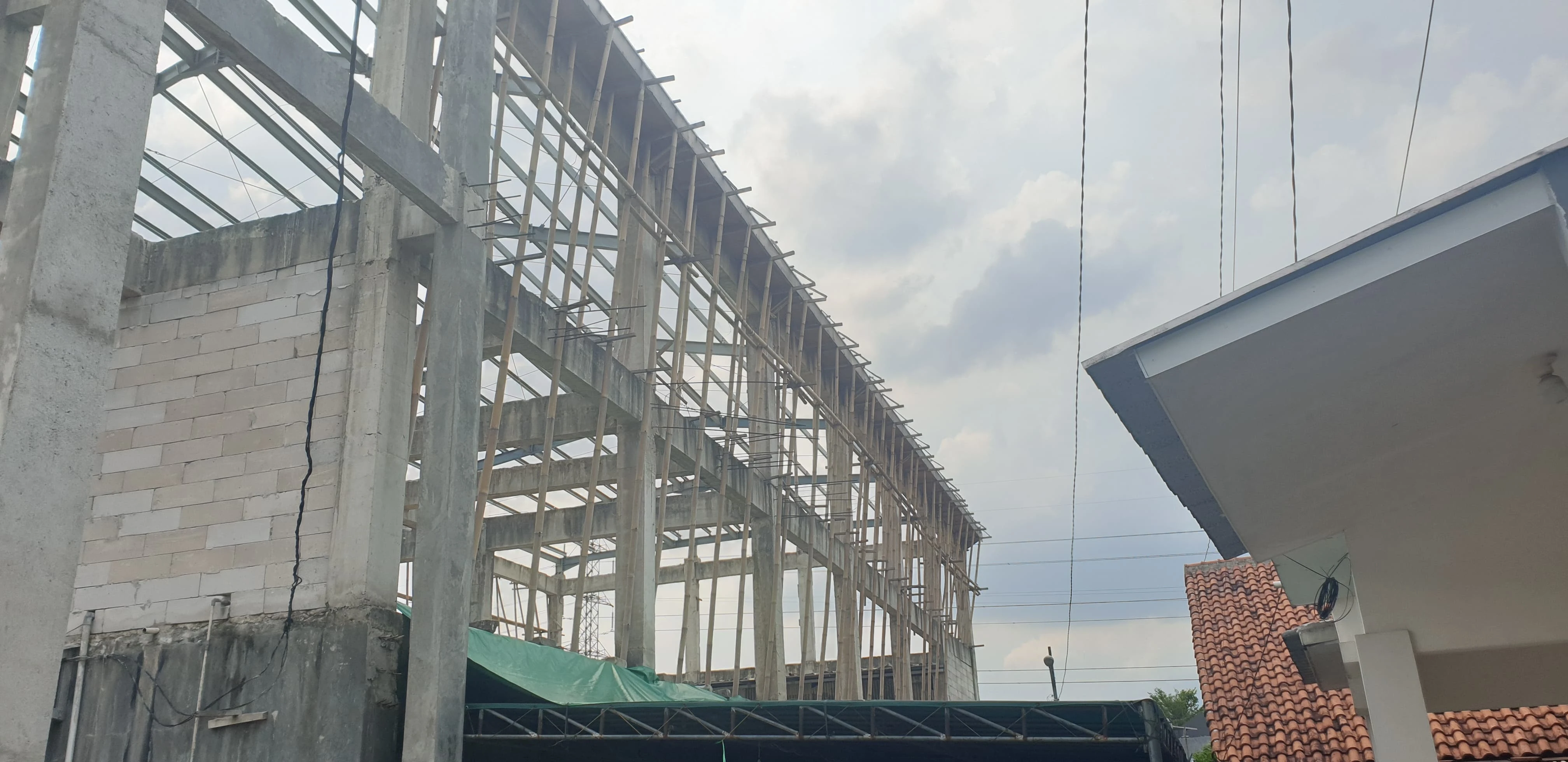 Proyek Pembangunan Atap Gereja Amin Jemaat Hermon - Gunung Baja Permata - Fatimano Daeli