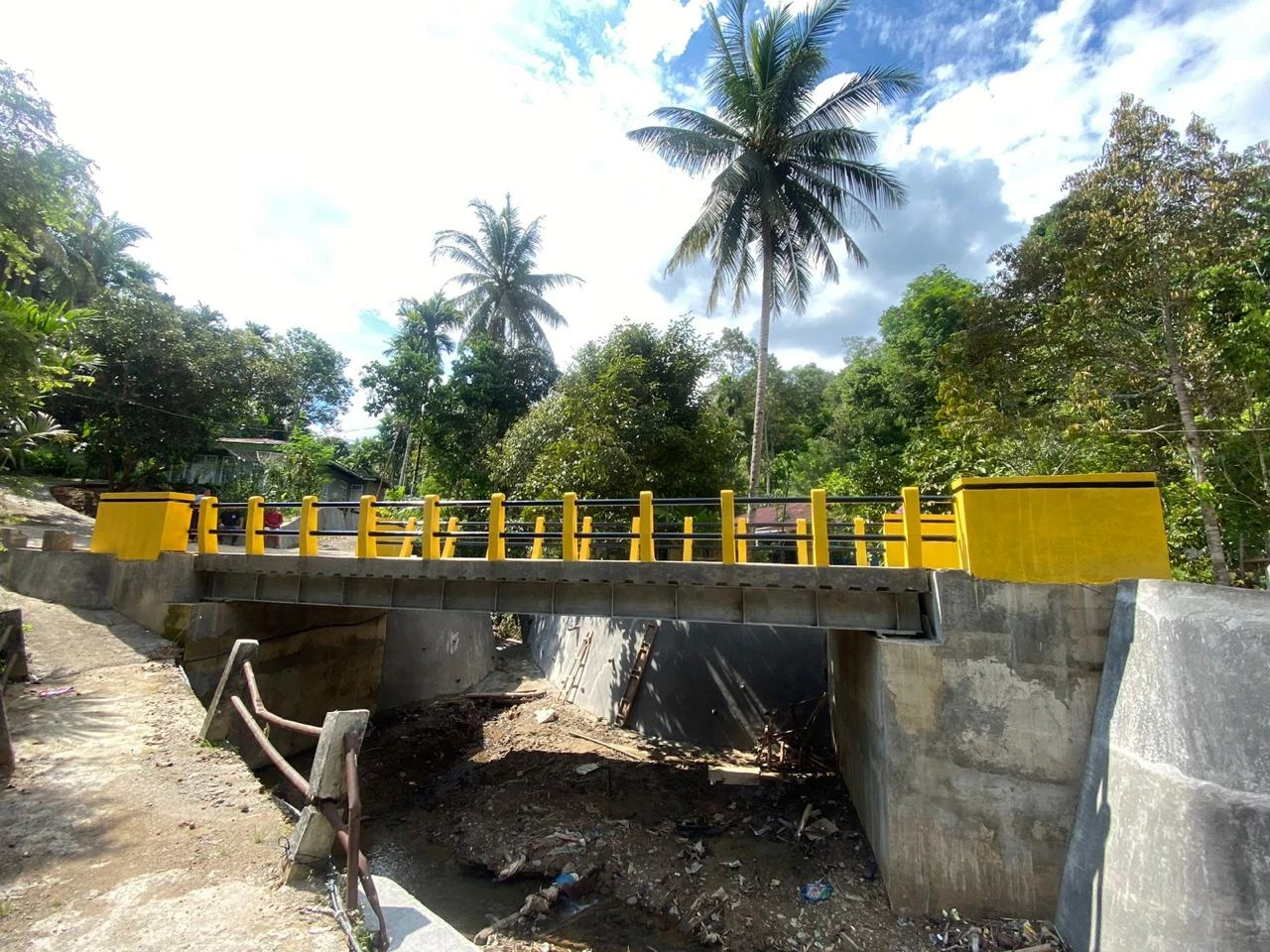 Proyek PEMBANGUNAN JEMBATAN DI PASAR BARU DURIAN RT 003 RW 002 - Gunung Baja Permata - Fatimano Daeli