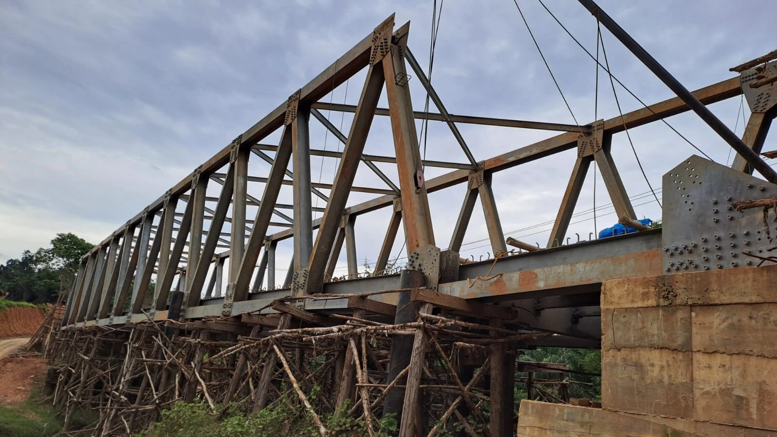Proyek Jembatan Rangka Type-B60M Sungai Sangar 2 - Gunung Baja Permata - Fatimano Daeli