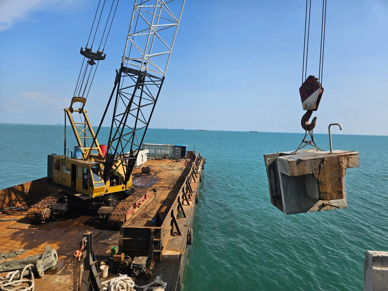 Proyek Perbaikan dermaga Pelabuhan Internasional Kijing - Gunung Baja Permata - Fatimano Daeli