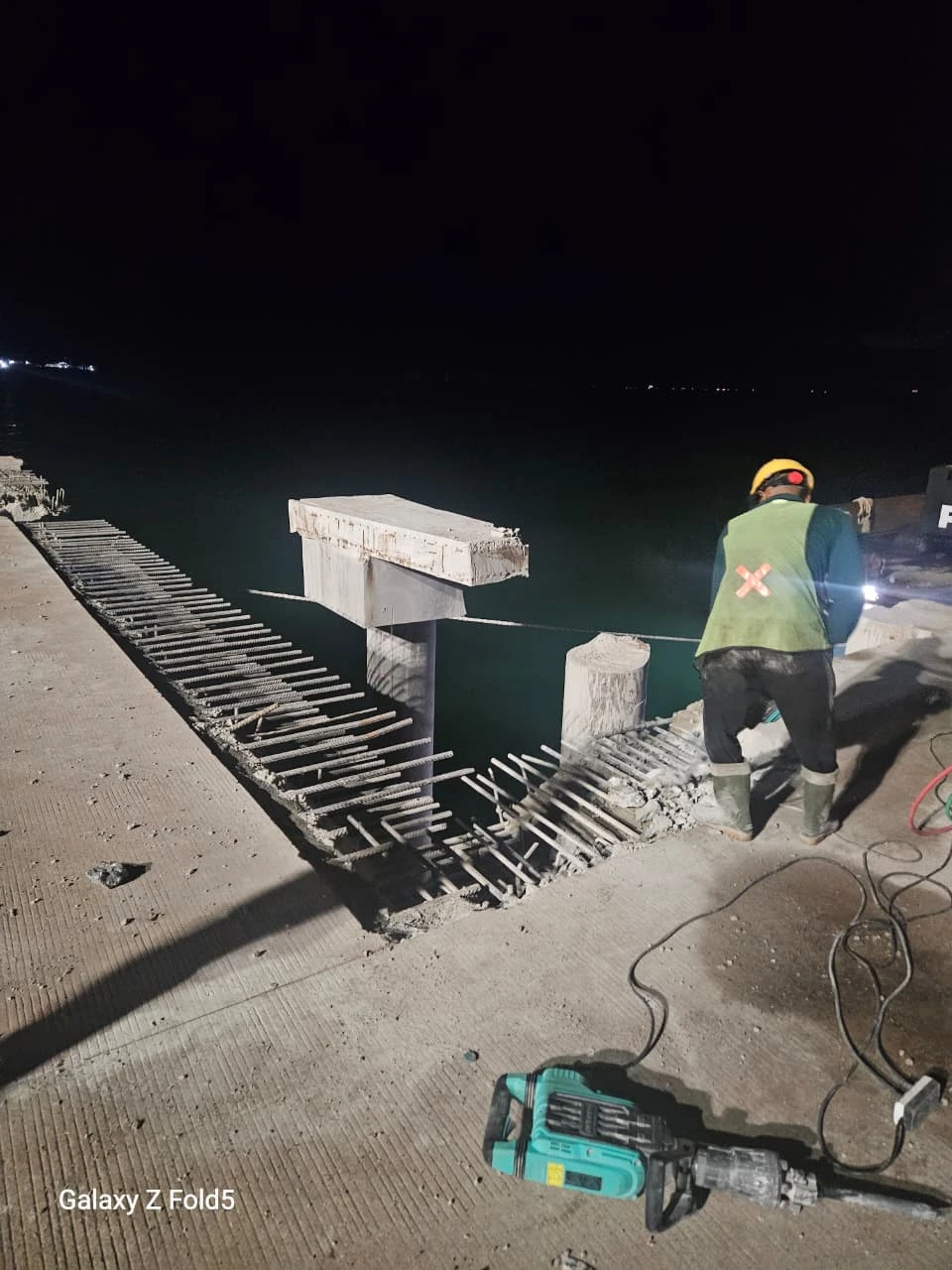 Proyek Perbaikan dermaga Pelabuhan Internasional Kijing - Gunung Baja Permata - Fatimano Daeli