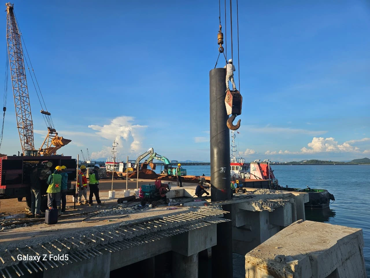 Proyek Perbaikan dermaga Pelabuhan Internasional Kijing - Gunung Baja Permata - Fatimano Daeli