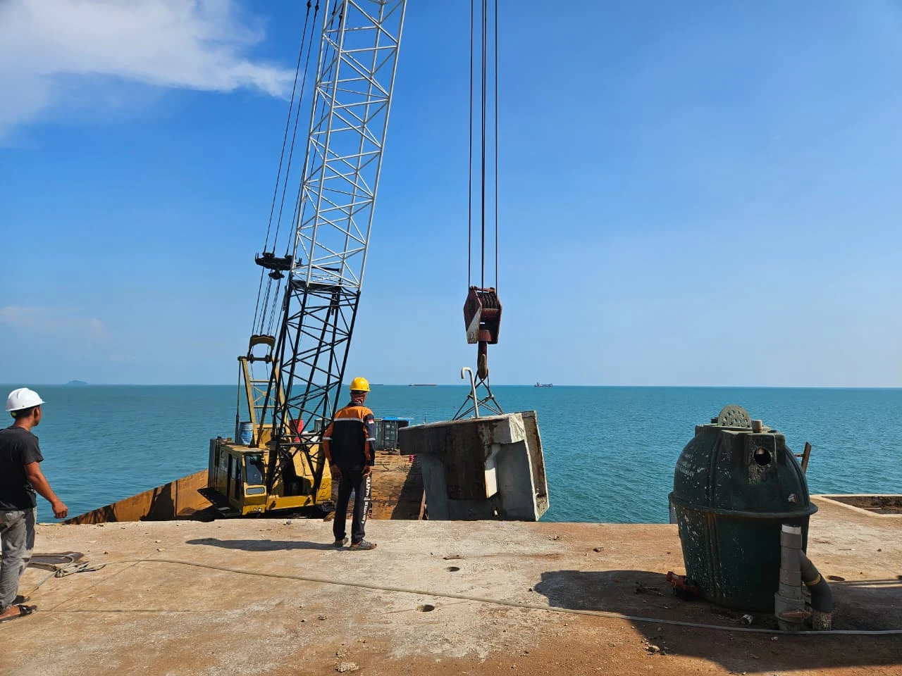 Proyek Perbaikan dermaga Pelabuhan Internasional Kijing - Gunung Baja Permata - Fatimano Daeli